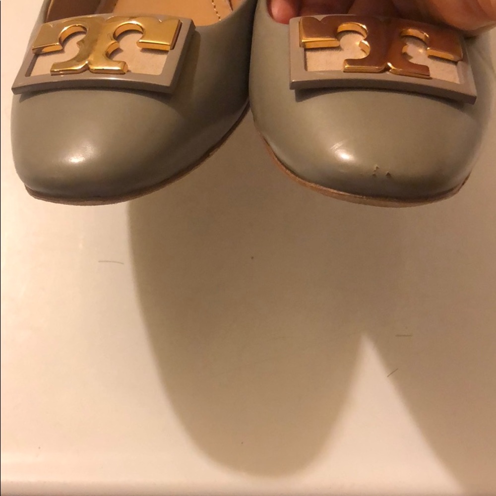 Tory Burch Gigi Rounded-Toe Flat - Picture 4 of 5